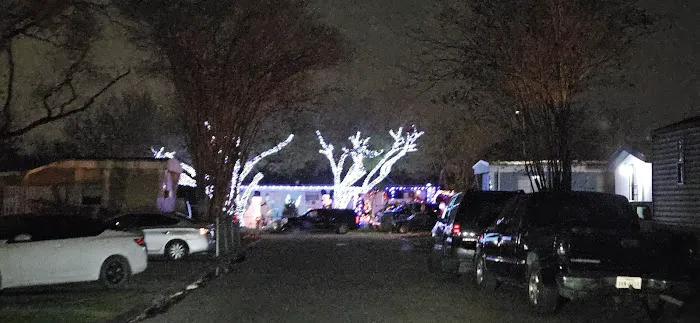 Village Green Mobile Home Park Picture 8