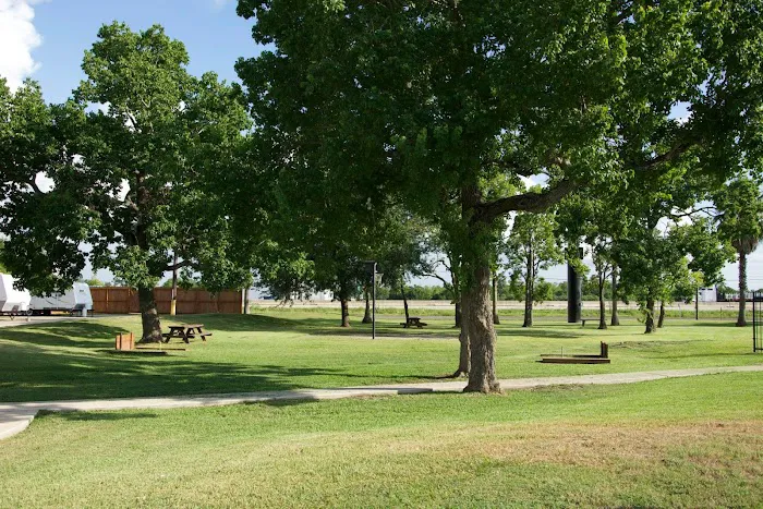 Houston East RV Resort Picture 8