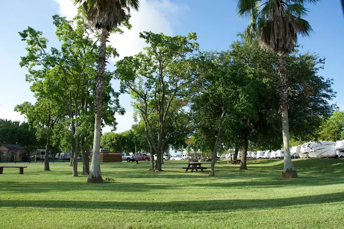 Houston East RV Resort Picture 9