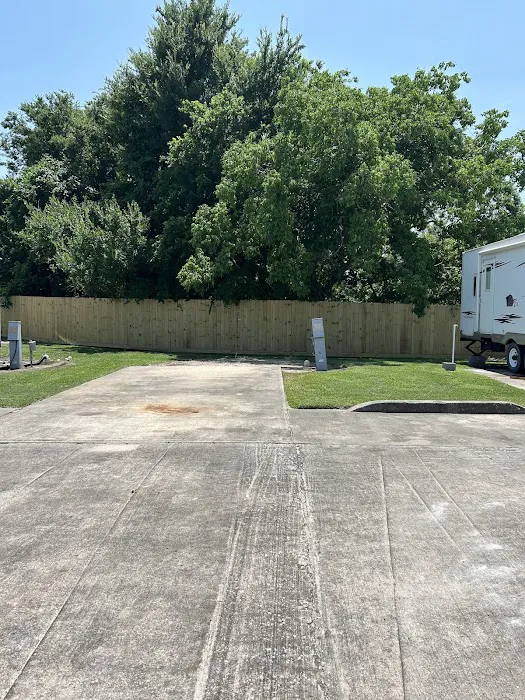 L & R RV Park Picture 6