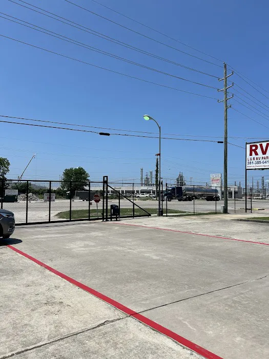 L & R RV Park Picture 4
