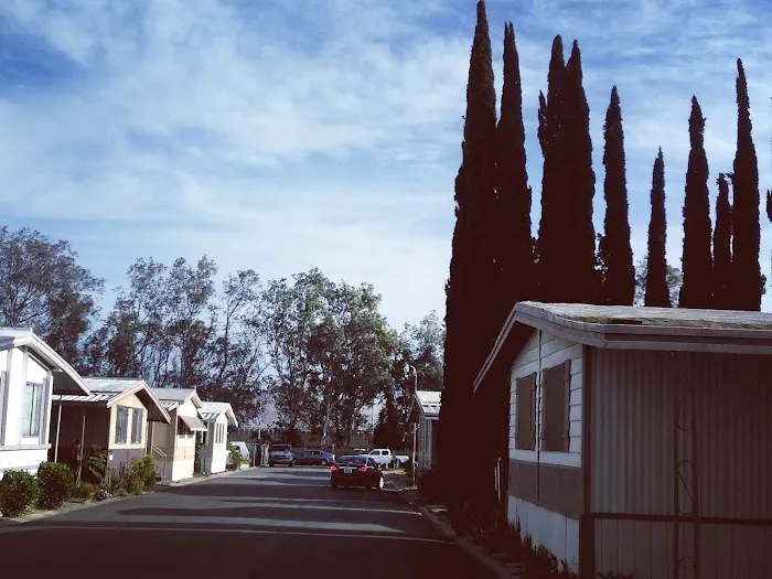 Bloomington Mobile Home Park Picture 3