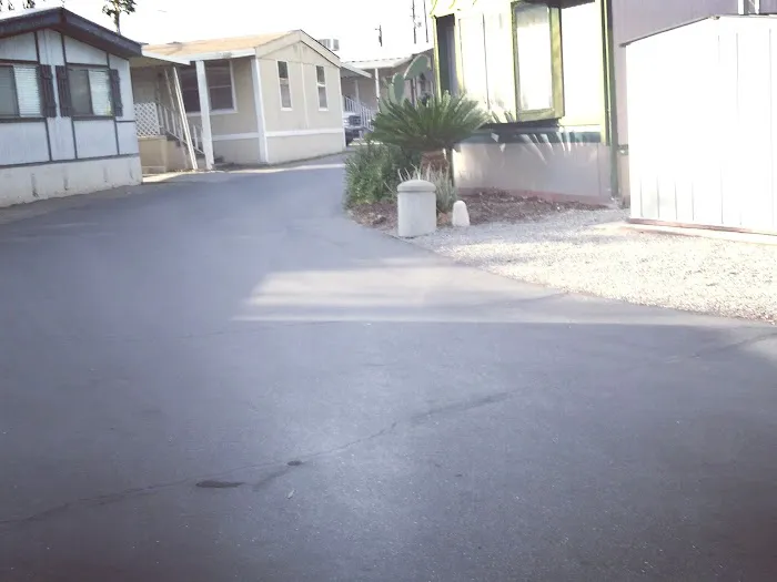 Bloomington Mobile Home Park Picture 6
