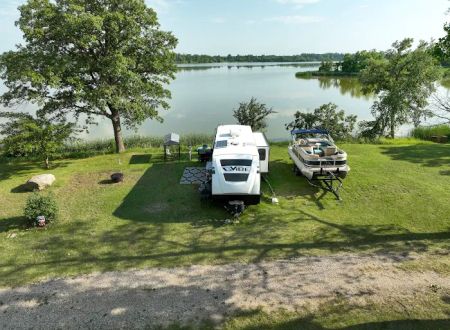 2Annes Lakeside RV Park