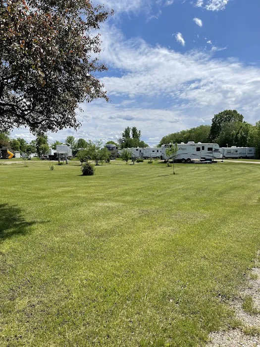 2Annes Lakeside RV Park Picture 9