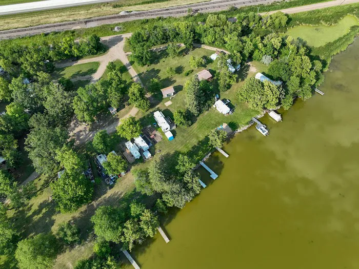 2Annes Lakeside RV Park Picture 7