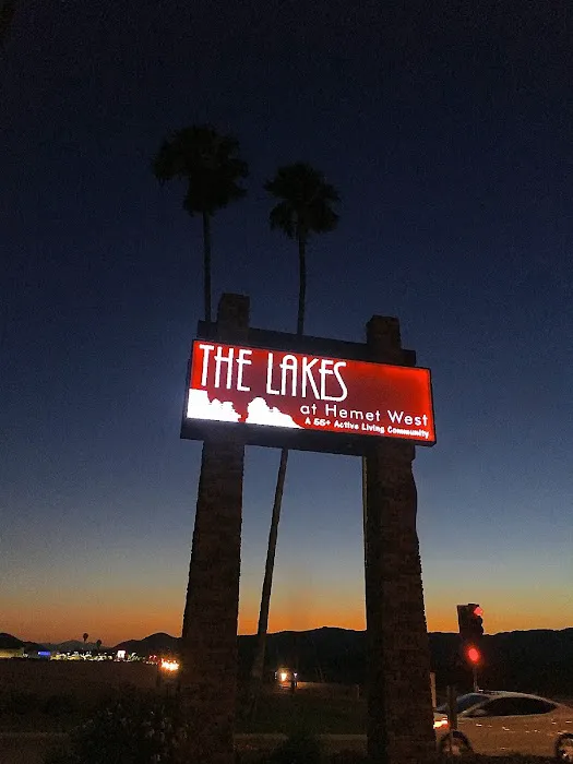 The Lakes at Hemet West Picture 10