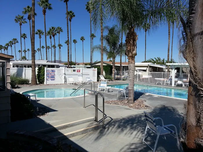 Blue Fountain Mobile Home Park Picture 3