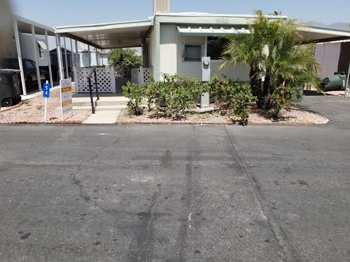 Blue Fountain Mobile Home Park Picture 2