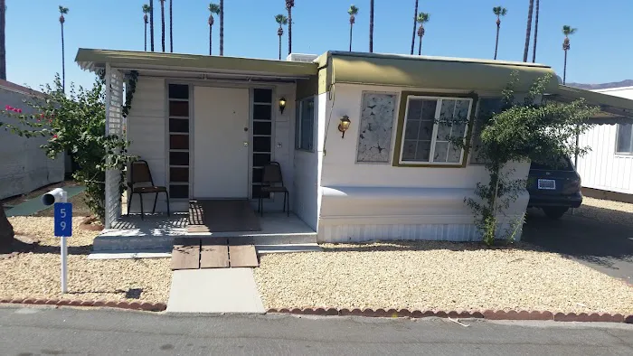 Blue Fountain Mobile Home Park Picture 9