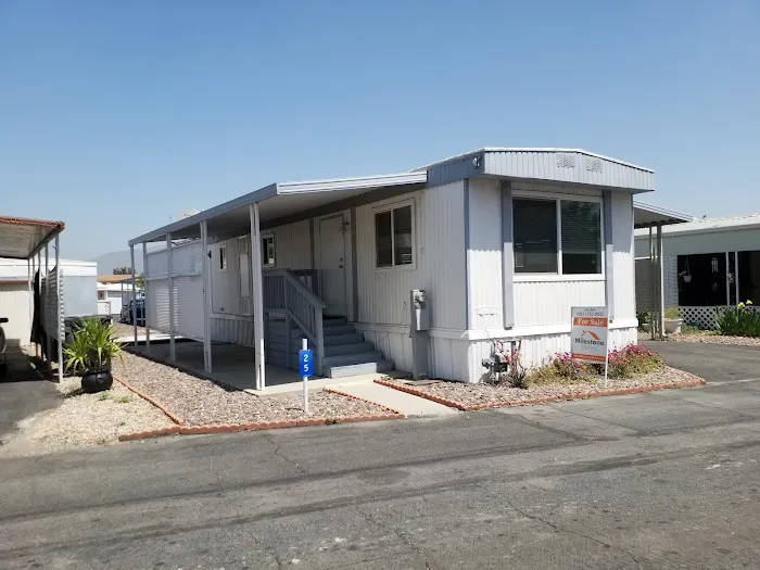 Blue Fountain Mobile Home Park Picture 8