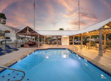 Victoria RV Park by QRV