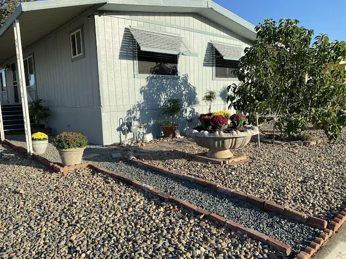 Oaks Mobile Home Community Picture 3