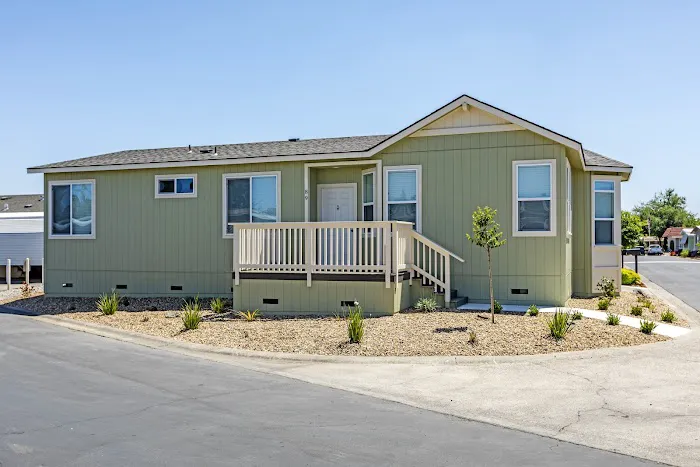Oaks Mobile Home Community Picture 4