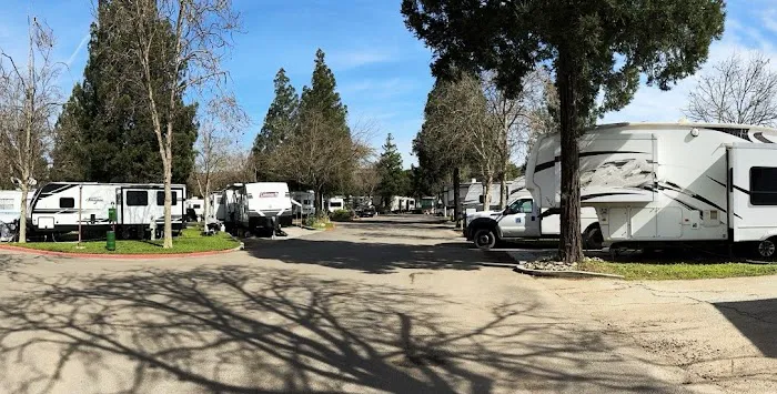 Parkway Lakes RV Park Picture 3