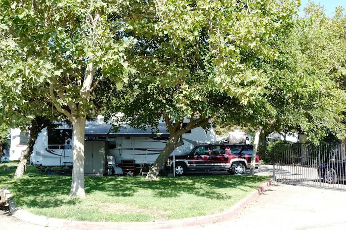 Parkway Lakes RV Park Picture 7