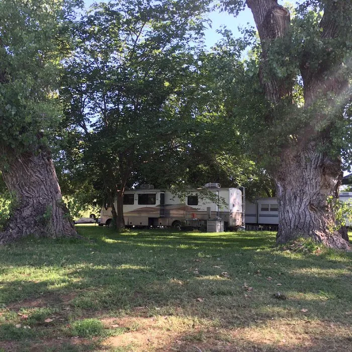 Riffles RV Park & Campground Picture 6