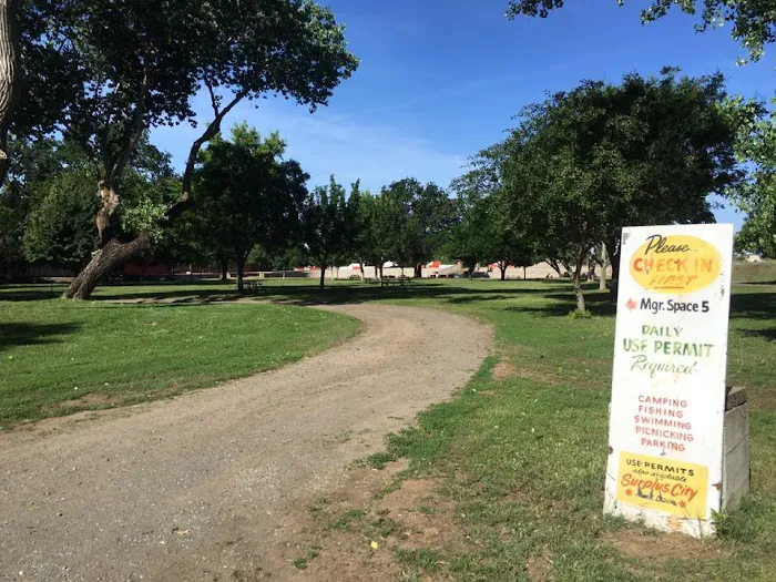 Riffles RV Park & Campground Picture 2