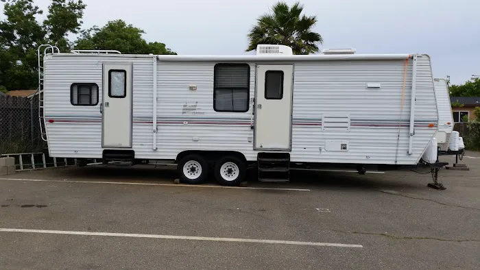 Villa Seville Mobile Home Park Picture 4