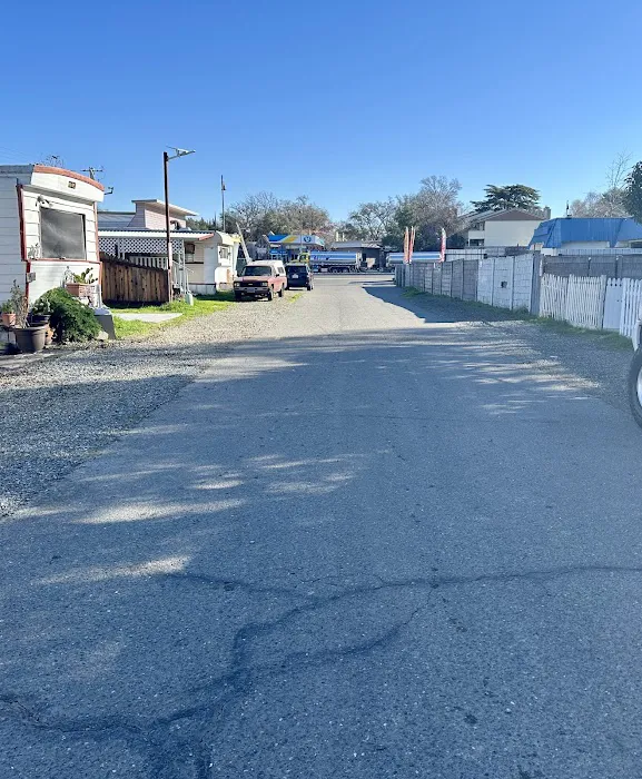 Auburn Vista Mobile Home Park Picture 7