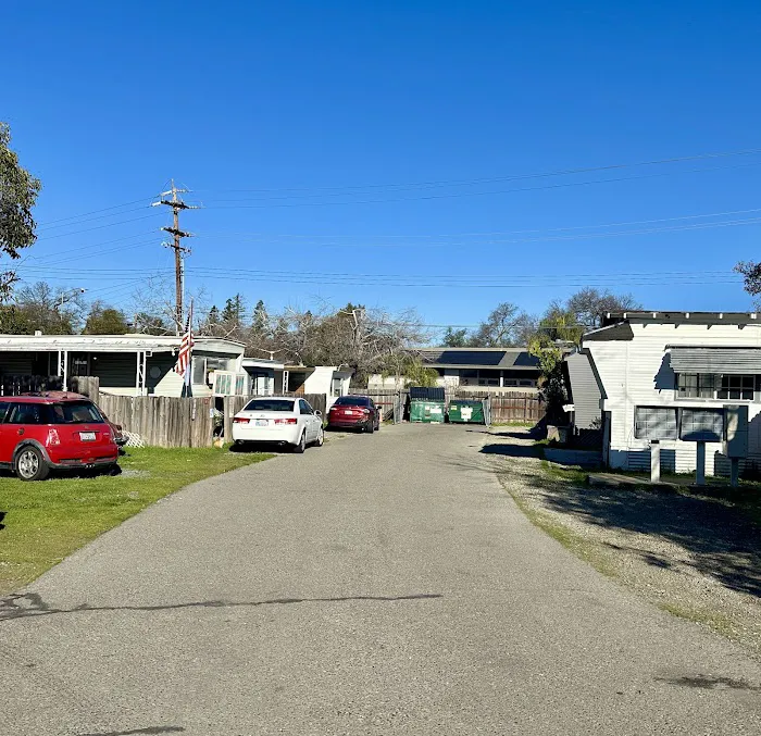 Auburn Vista Mobile Home Park Picture 2