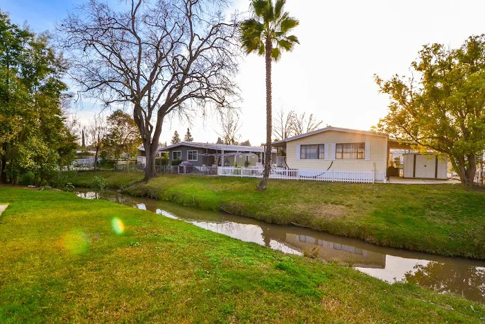 Heritage Oak Glen Mobile Home Park Picture 5