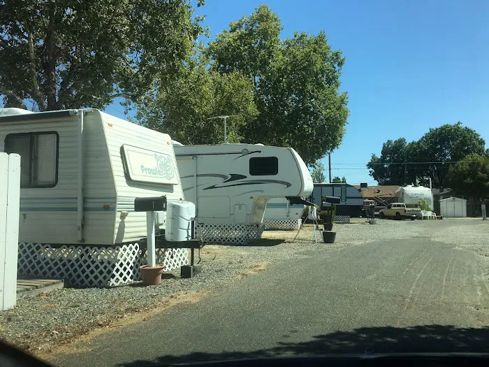 Rose-Villa Trailer Park Picture 1