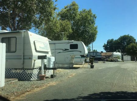 Rose-Villa Trailer Park