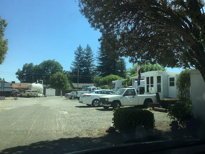 Rose-Villa Trailer Park Picture 2