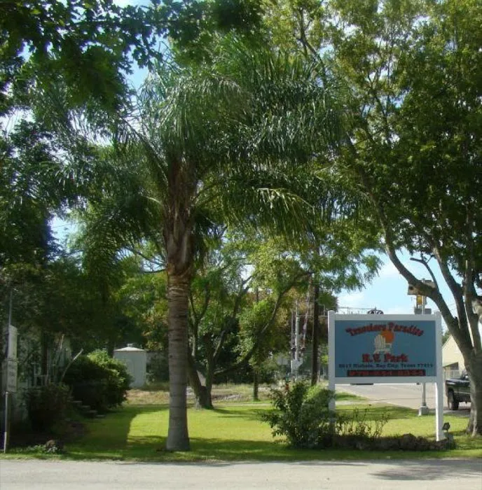 Travelers Paradise RV Park Picture 7