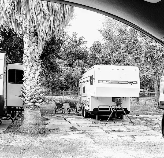 Travelers Paradise RV Park Picture 8
