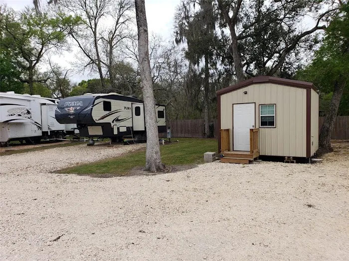 Bernard Oaks RV Park Picture 3