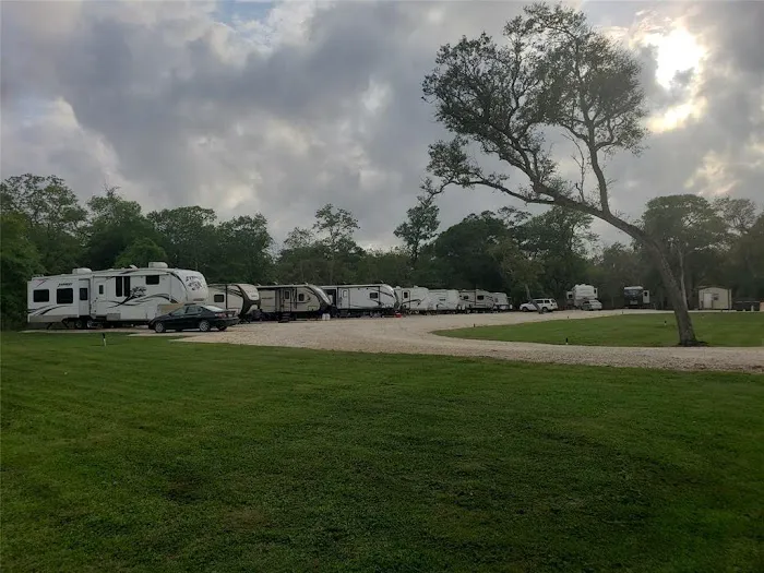 Bernard Oaks RV Park Picture 2
