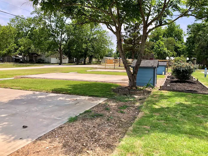 Safe Haven Mini RV Park - Markham, TX Picture 5