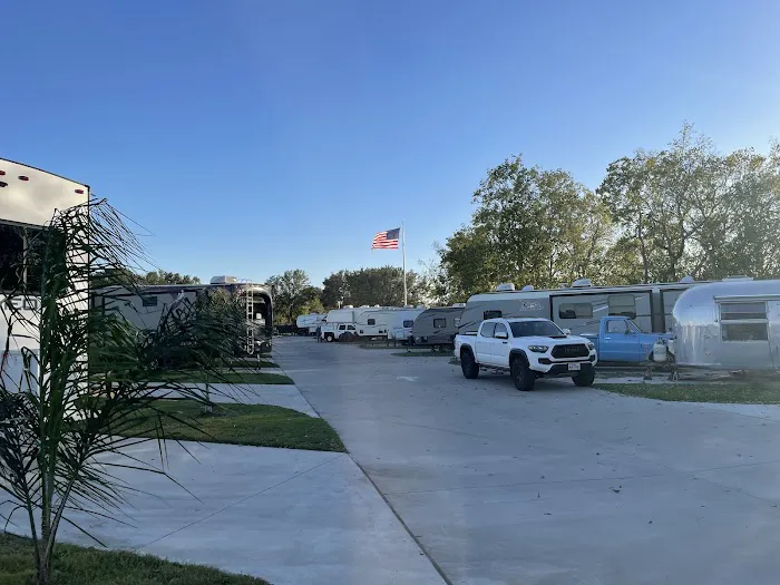 Eric & Jay's RV Resort Picture 2