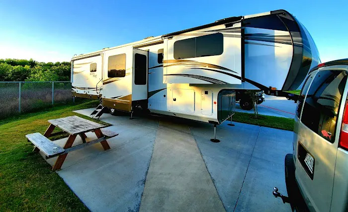 Eric & Jay's RV Resort Picture 5