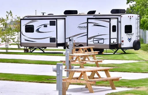 Eric & Jay's RV Resort Picture 9