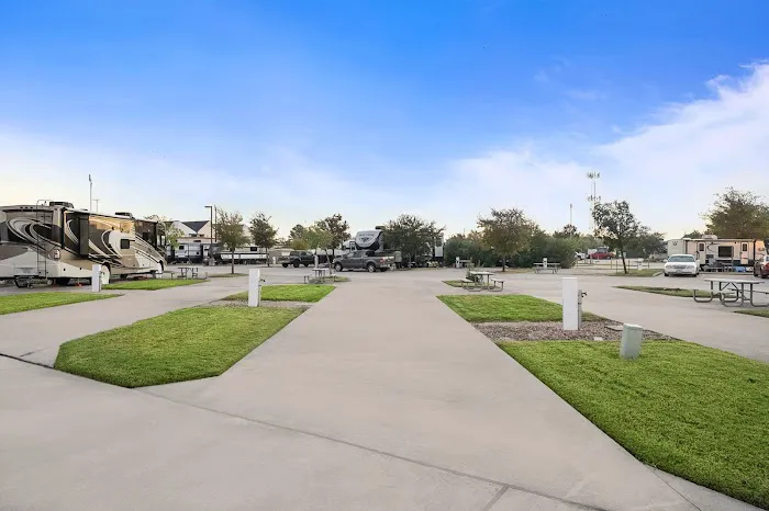 Southlake RV Resort by QRV Picture 7