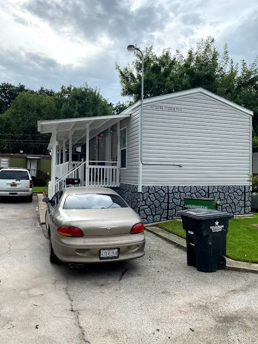 Coachlight Mobile Home Park Picture 3