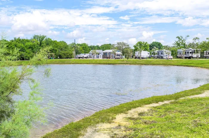 Pearland RV Park Picture 2