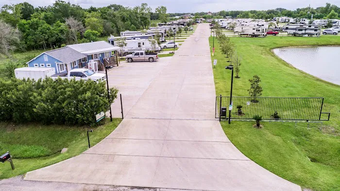 Pearland RV Park Picture 8