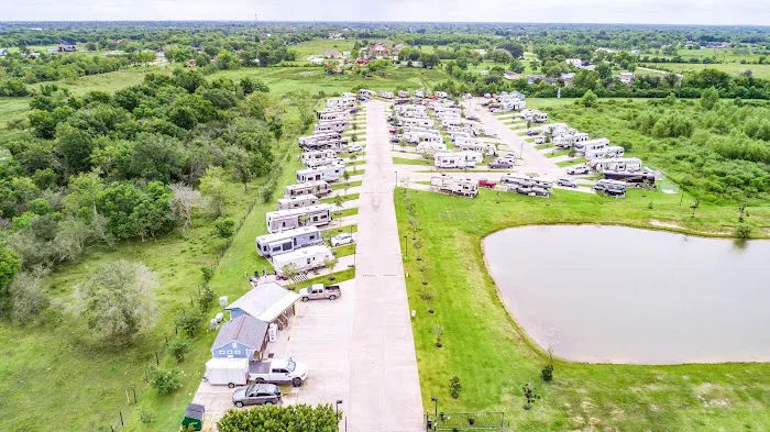 Pearland RV Park Picture 1