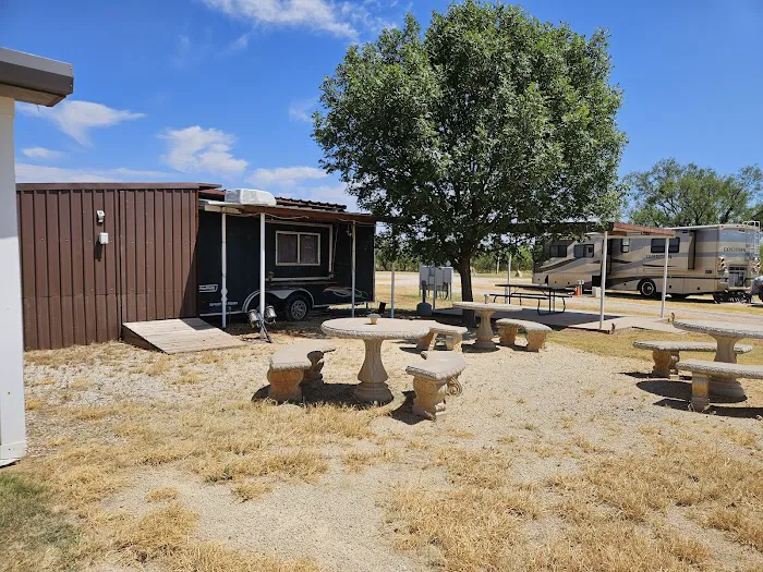 Rain Tree RV Park Picture 4