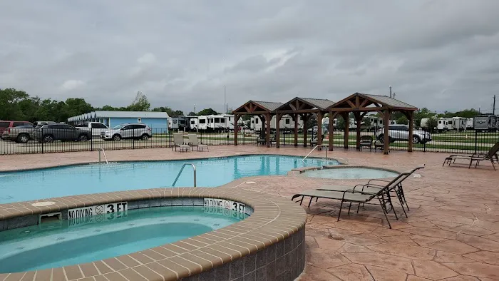 Crystal Lake RV Resort Picture 2