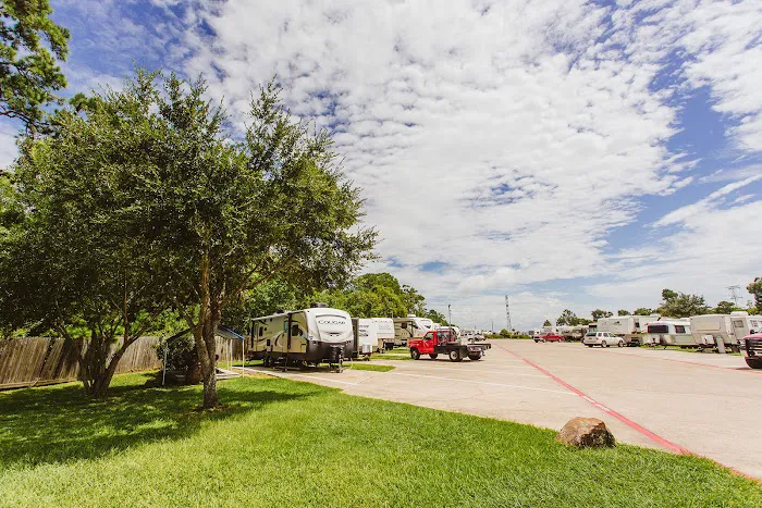 Pine Lakes RV Park Picture 8