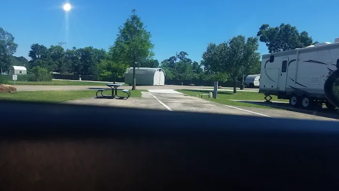 Pine Lakes RV Park Picture 6