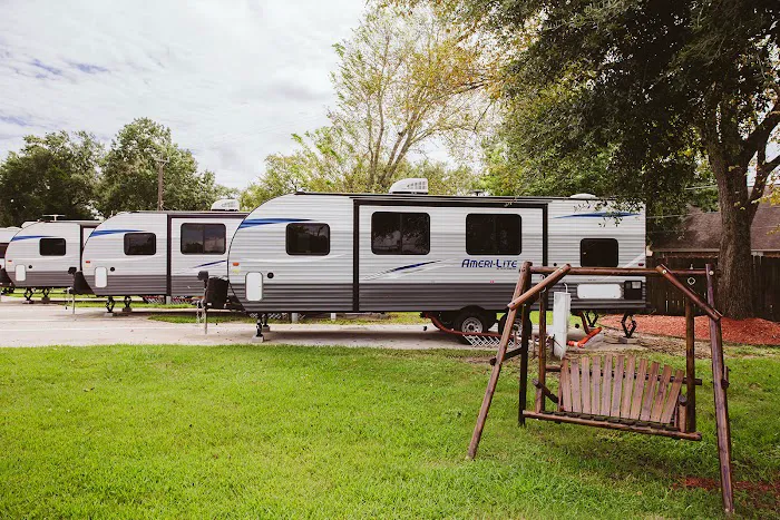 Pine Lakes RV Park Picture 9
