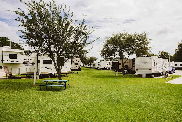 Pine Lakes RV Park Picture 10
