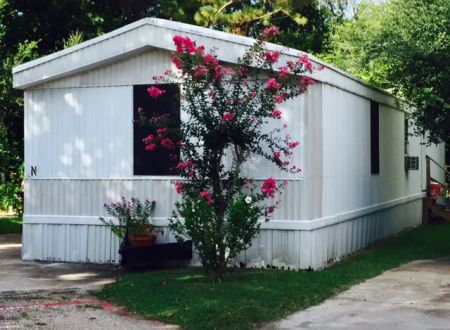 Pine Villa Manufactured Home & RV Community