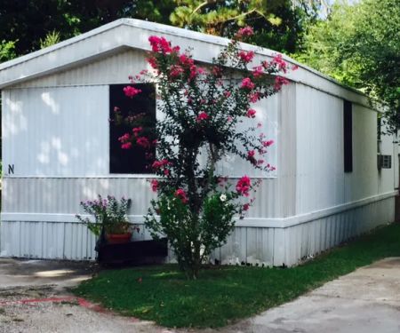 Pine Villa Manufactured Home & RV Community